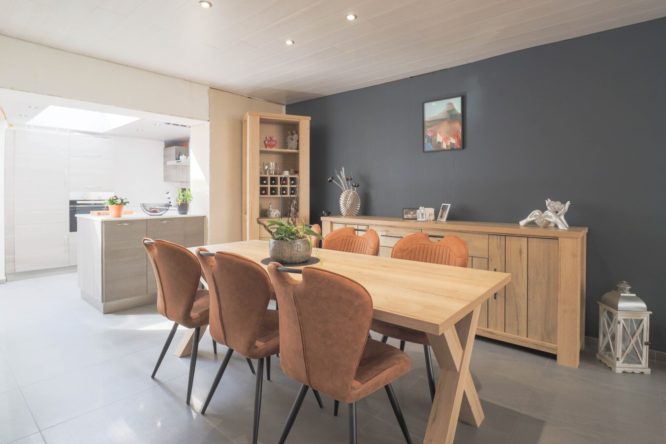 Ruime en recent gerenoveerde gezinswoning met garage te koop ! 