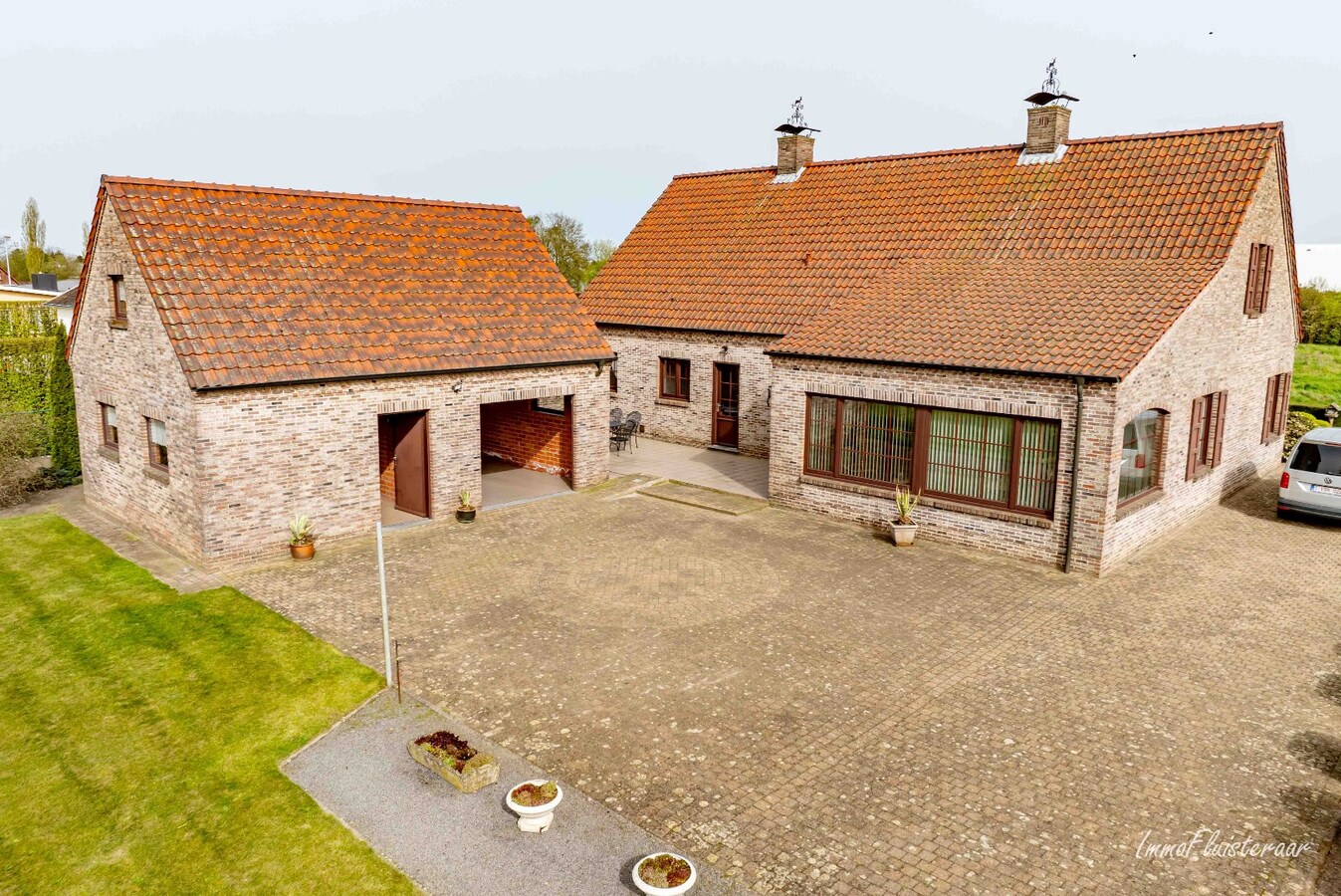 Grande maison avec des prairies et une serre sur environ 1,2 ha à Hoogstraten 