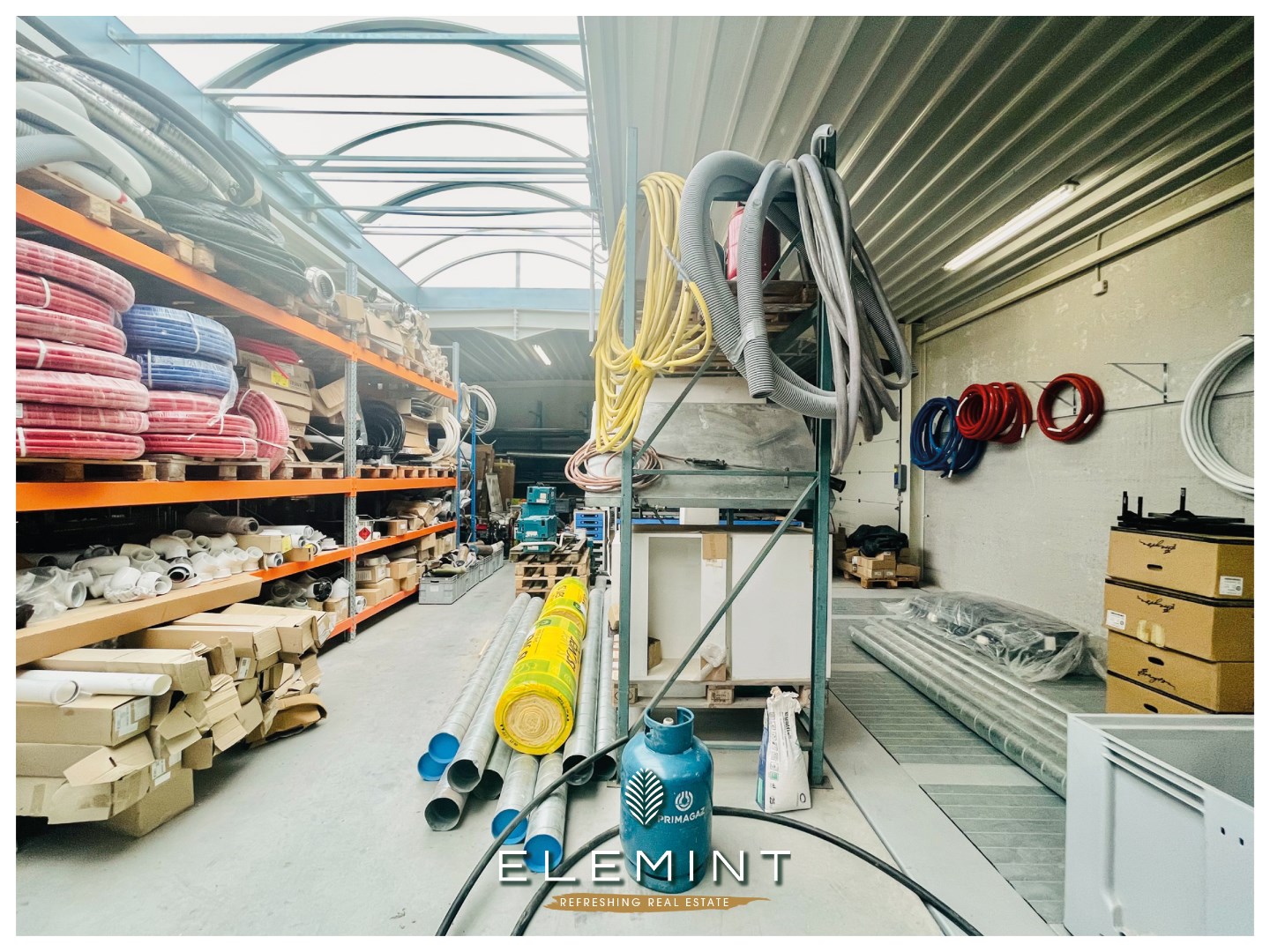 Woning met recent magazijn 