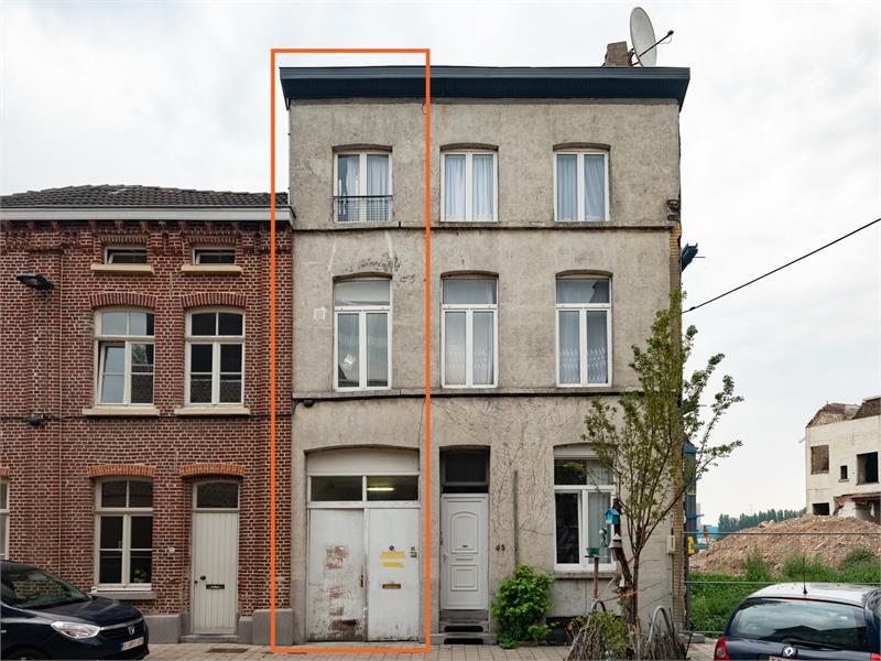 Op te frissen woning met 6 slaapkamers 