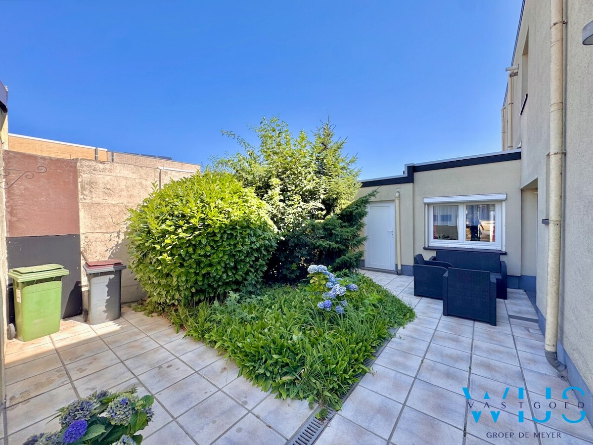 Praktisch en rustig gelegen woning met garage &amp; toffe tuin te Zelzate! 