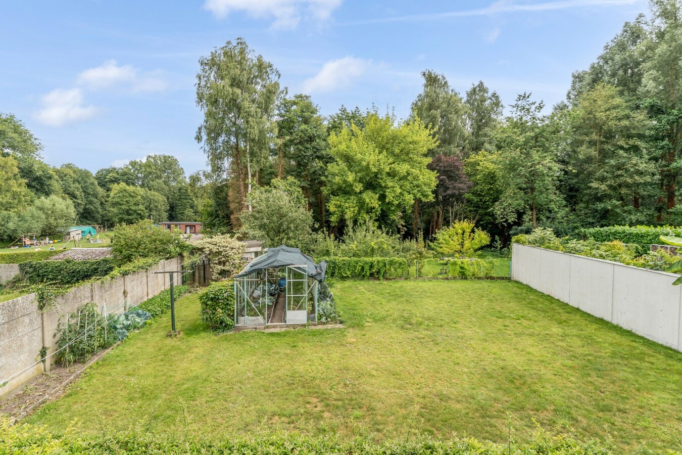 Halfvrijstaande gezinswoning op een ruim perceel van 13a80ca op wandelafstand van het centrum van Opoeteren! 
