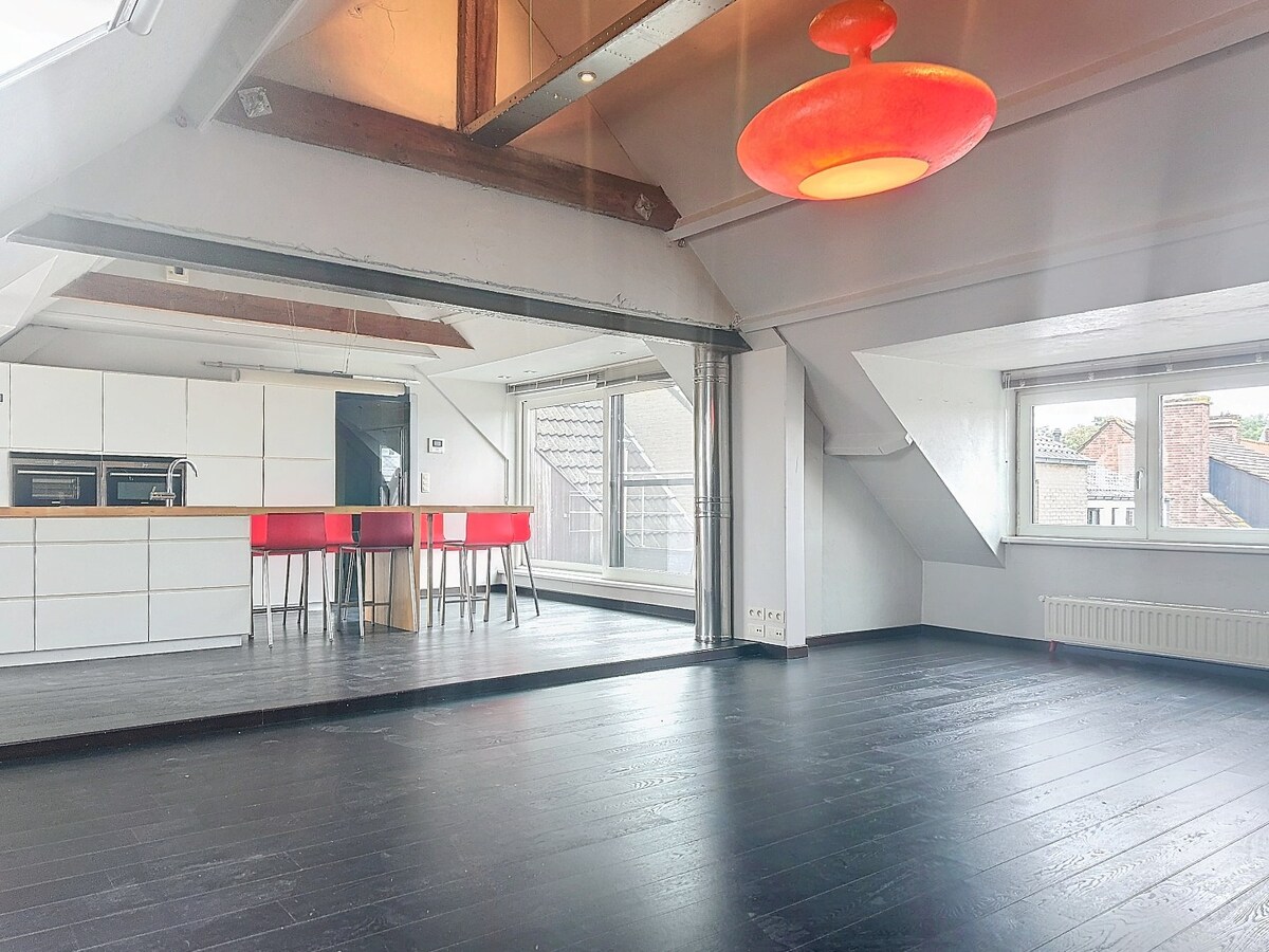 Opbrengsteigendom bestaande uit 3 appartementen en handelsgelijkvloers gelegen in het centrum van Koekelare 