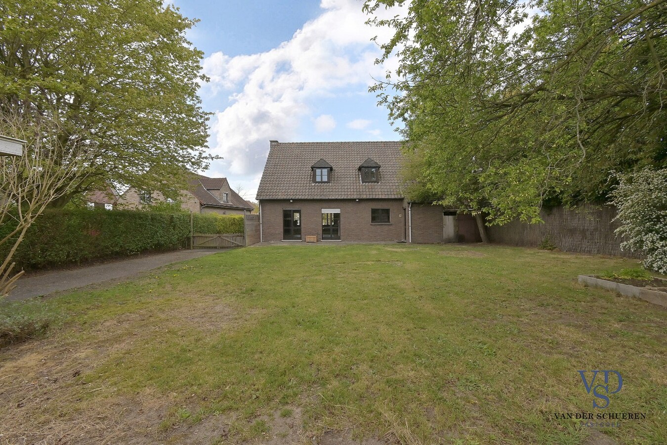 Degelijk, ruime villa. 