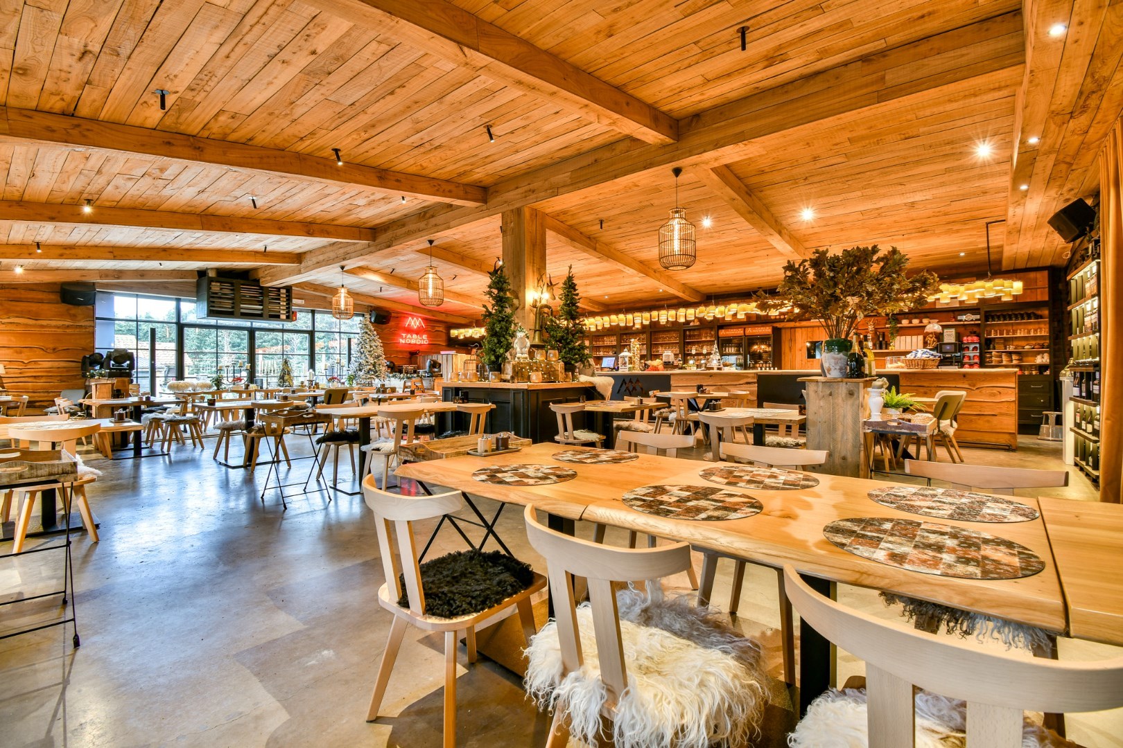 Exclusief domein met restaurant/feestzaal en luxueuze woning op 5 Ha te Torhout 