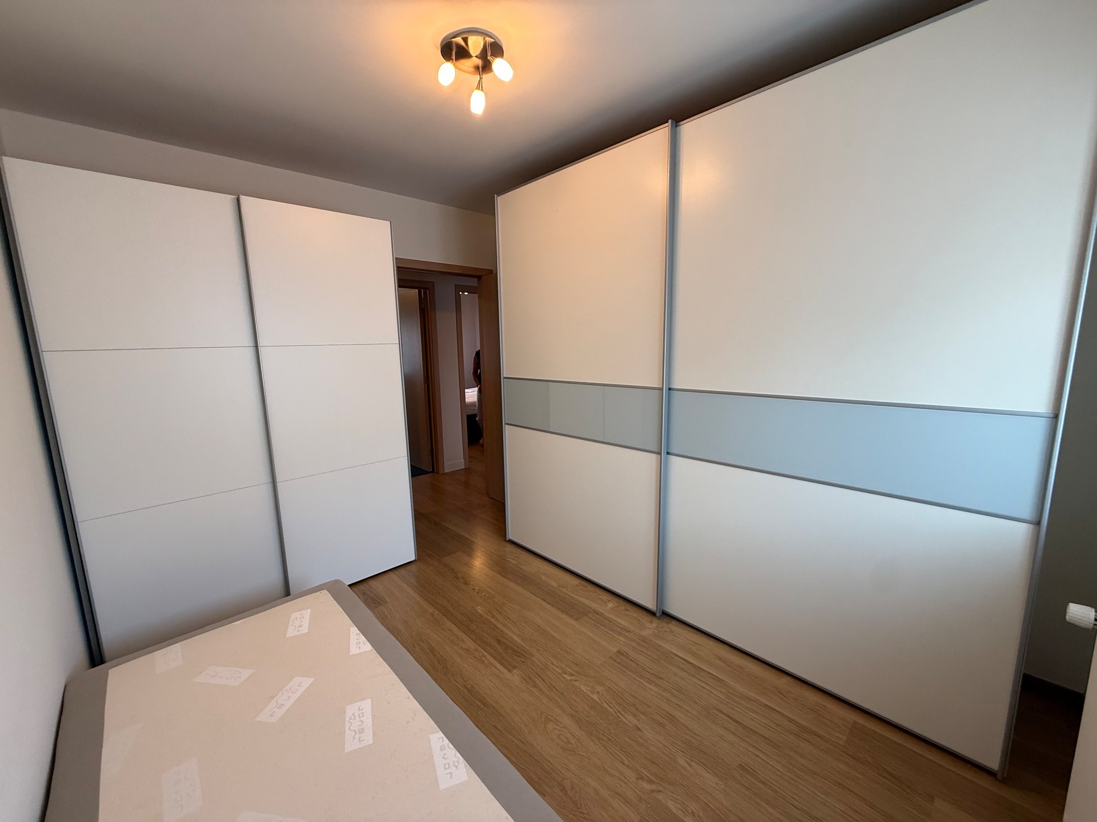 Non meublé - Maison bien entretenue avec trois chambres située dans le vieux Knokke, à distance de marche du centre commercial de Knokke et du Zoute. 