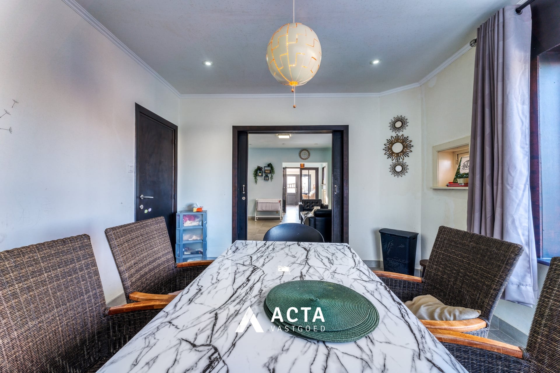 Halfopen bebouwing met vier slaapkamers in Mariakerke 