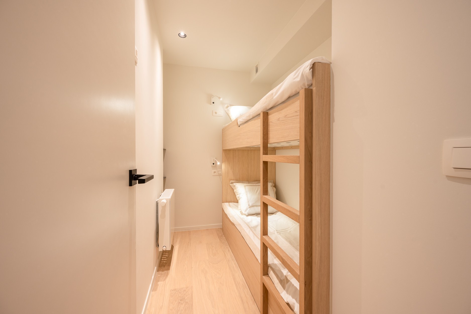 Magnifique appartement rénové de 3 chambres à coucher près de l'avenue Lippens à Knokke. Disposition : 