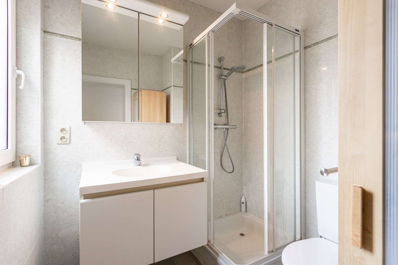 Handelspand met woonst te Halle centrum 