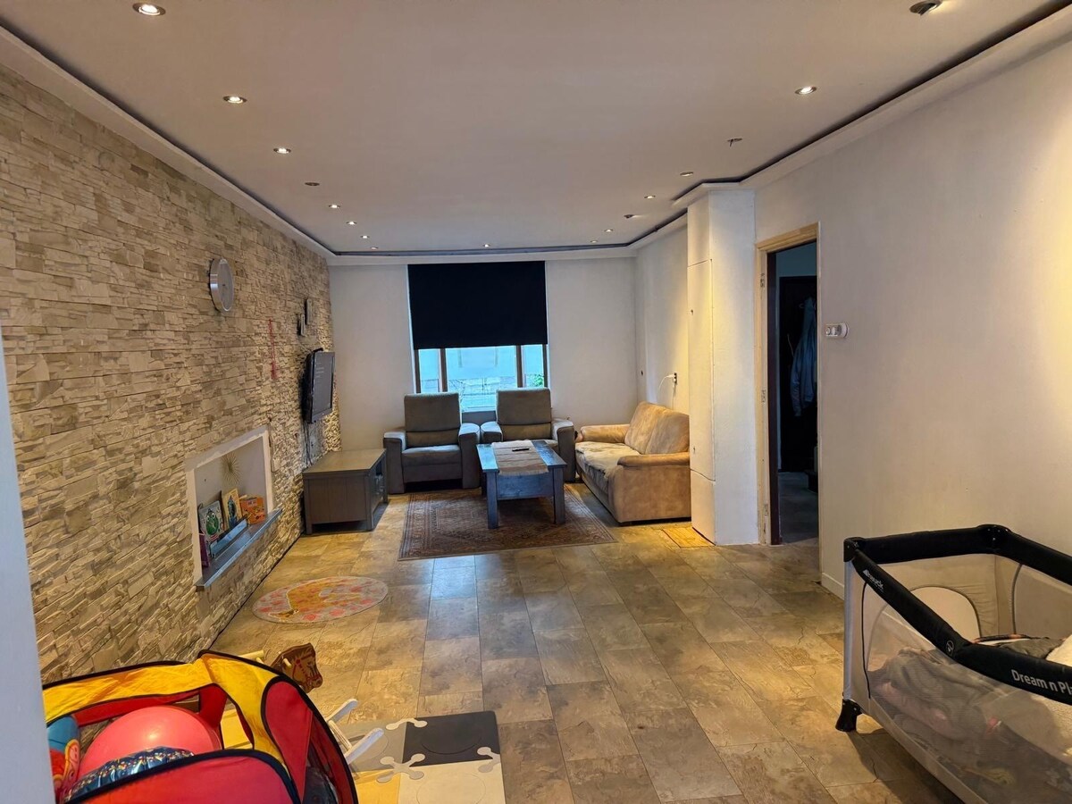 DIT BETREFT EEN WONING MET BIEDEN VANAF PRIJS  € 350.000 K.K. 