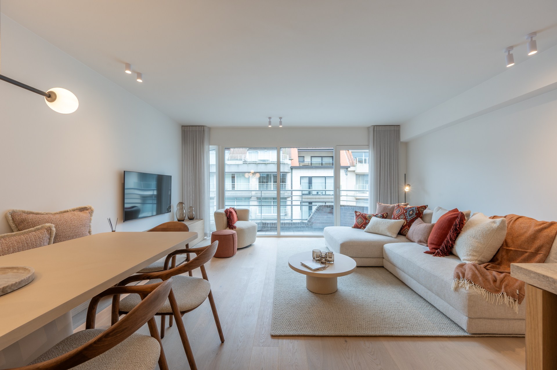 Exclusief gerenoveerd appartement met 3 slaapkamers te koop vlak bij het Albertstrand en het Rubensplein 