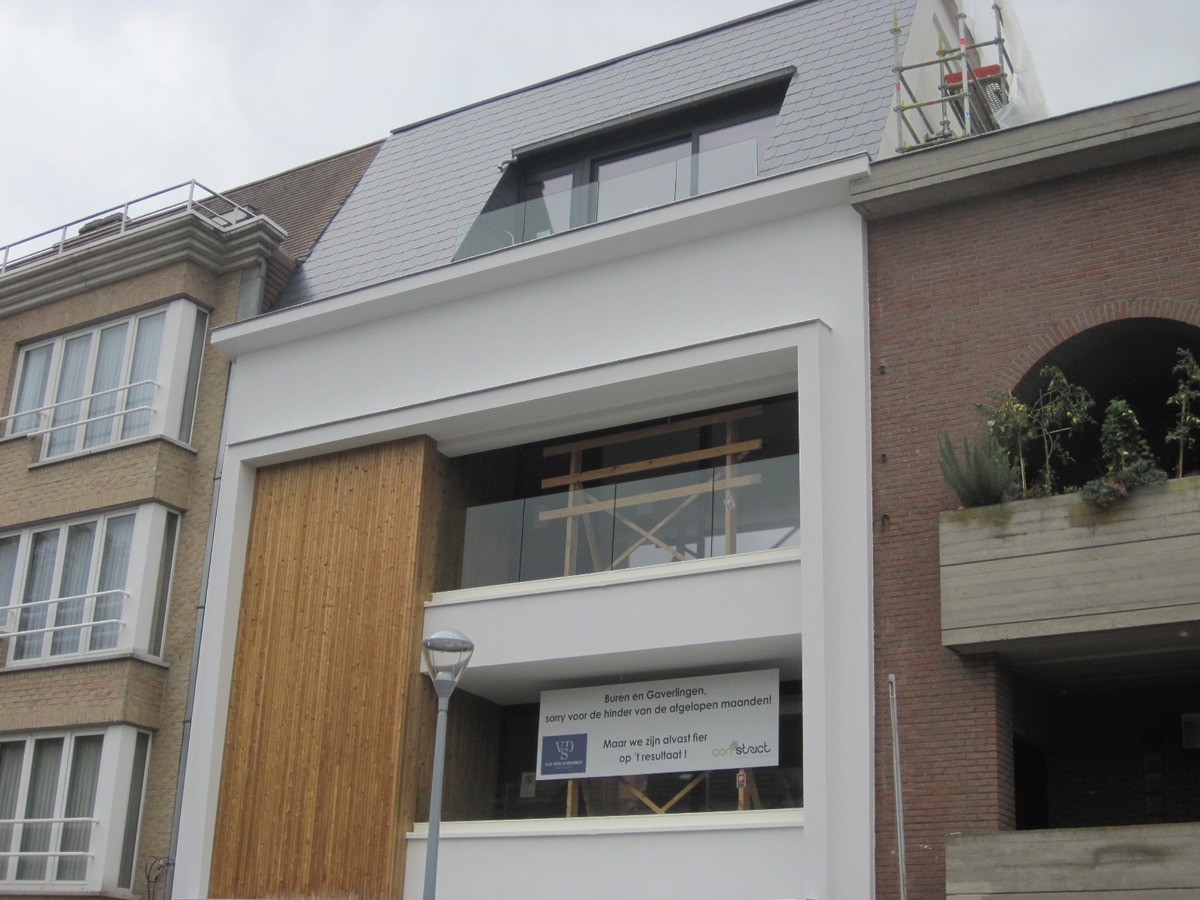 Unieke appartement (2 SUPER terrassen) op de Gaverse Markt !   LOFT-gevoel (hoogte : 3 m). 