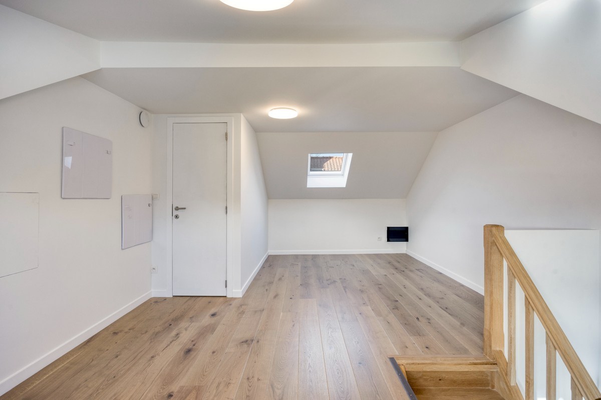 Volledig gerenoveerde woning met 3 slaapkamers, badkamers en tuin in Tienen! – EPC A - bewoonbare opp. 130 m² 
