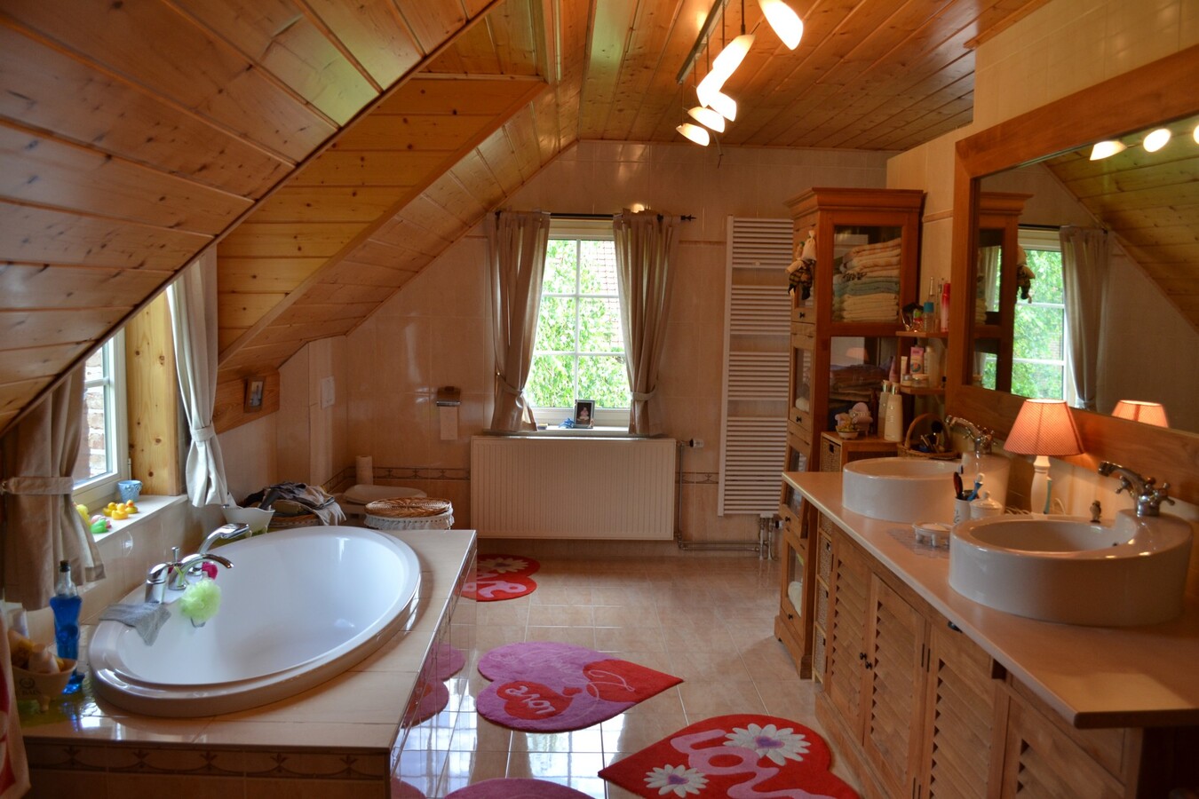 Récente ferme en carré d’environ 18a à Ninove avec possibilités de prairies supplémentaires 