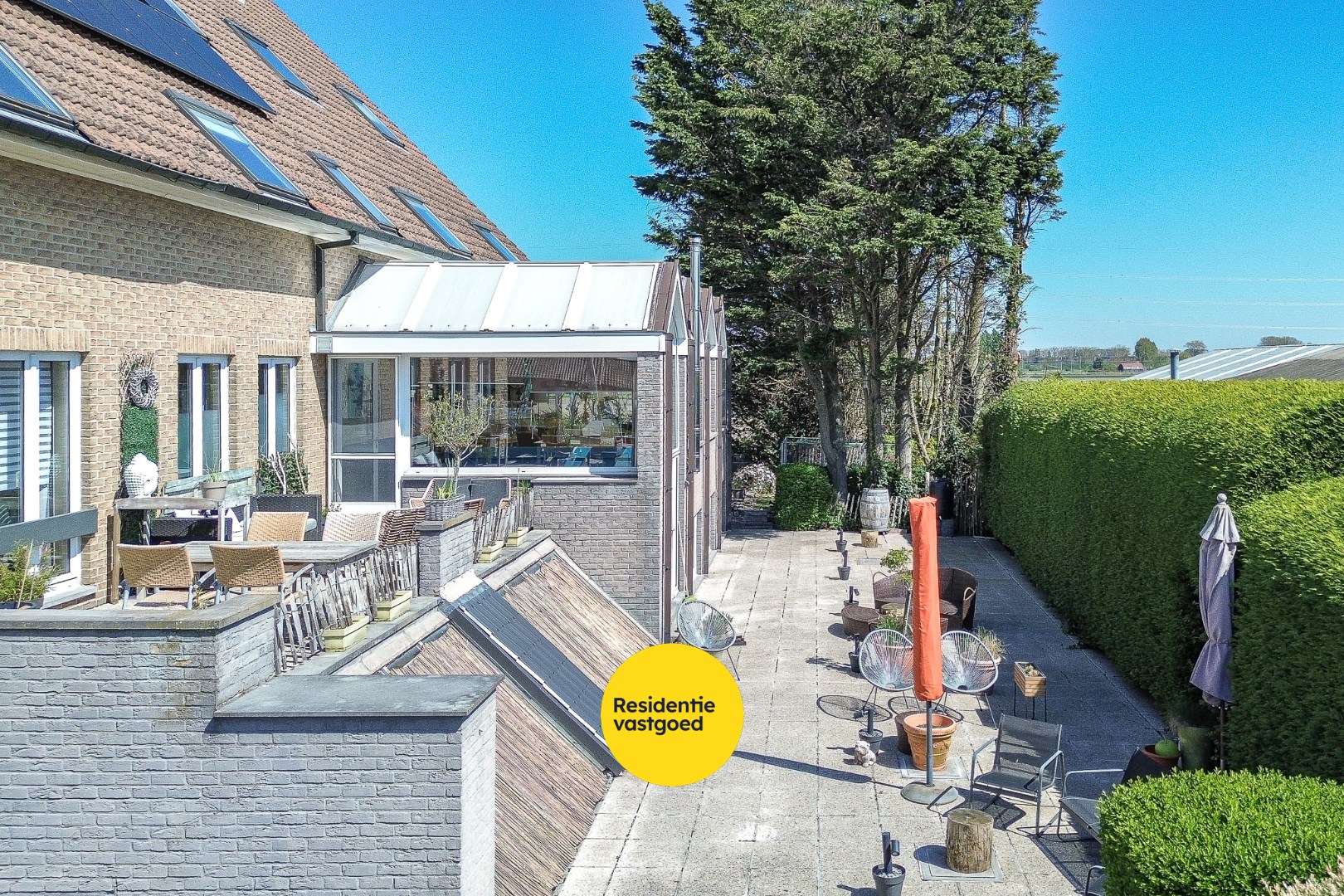 Unieke investeringskans: karaktervol hotel met 18 kamers &amp; woonmogelijkheden te koop! 