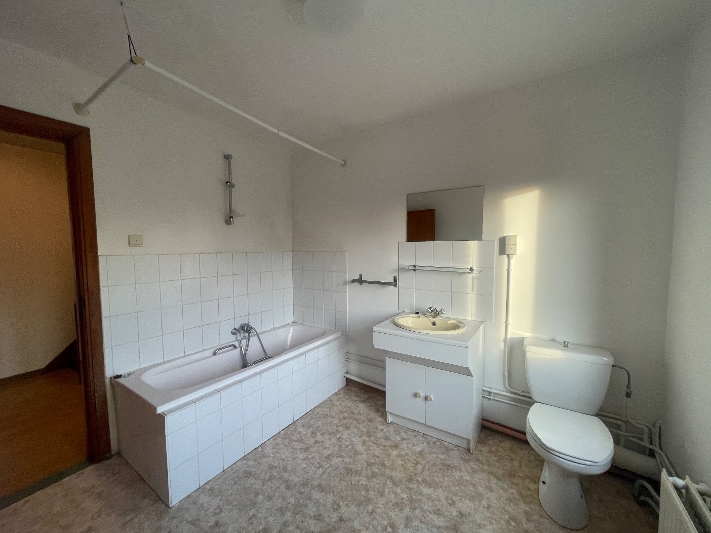 Gezellig rijhuisje te huur met 3 slaapkamers en gezellig terras gelegen in het centrum van Geel! 