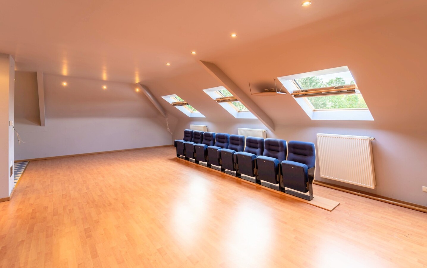 Royale villa met zwembad en extra woonruimte op 3070 m² 