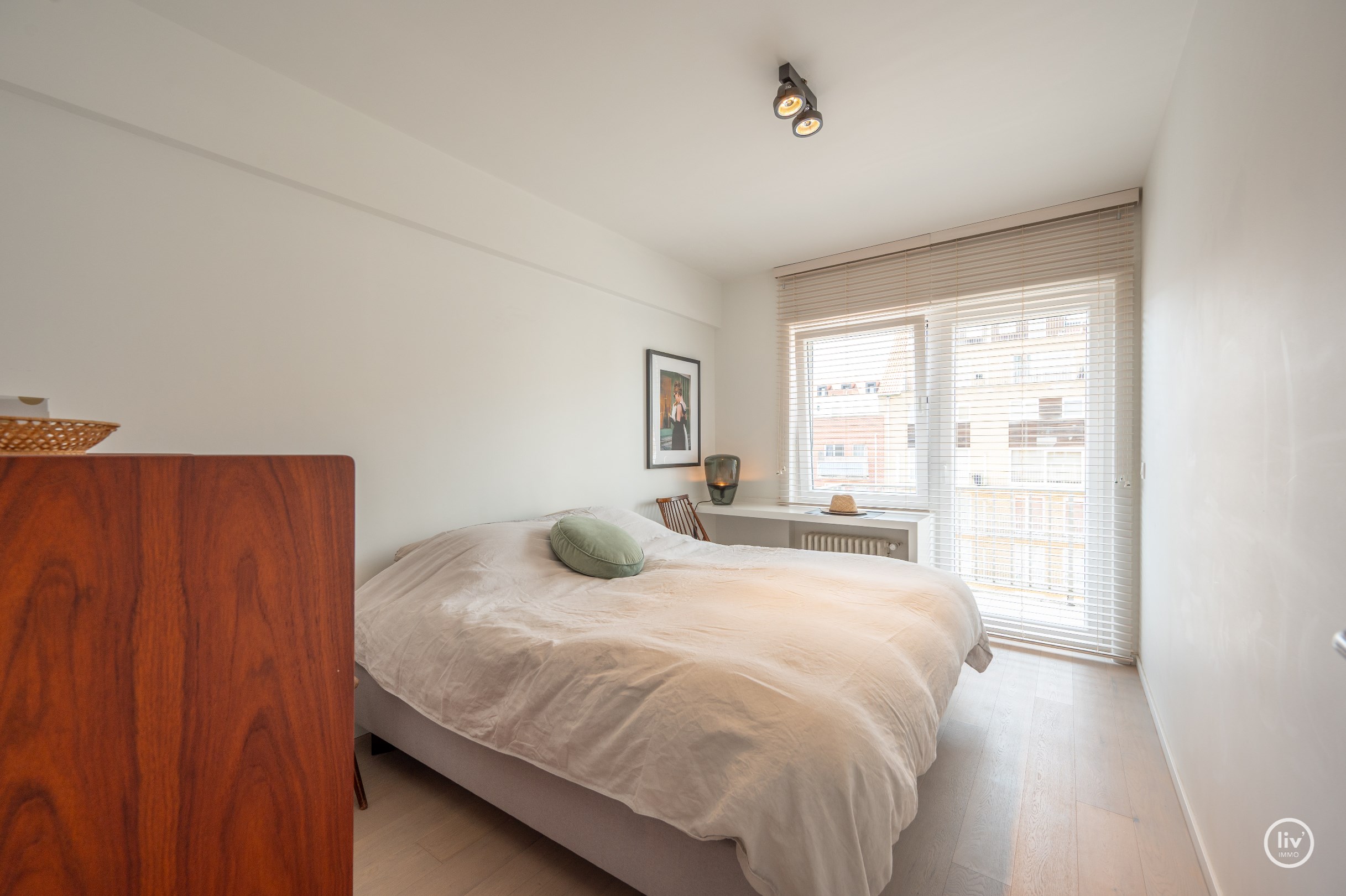 Modern en stijlvol gerenoveerd appartement in hartje Knokke. 