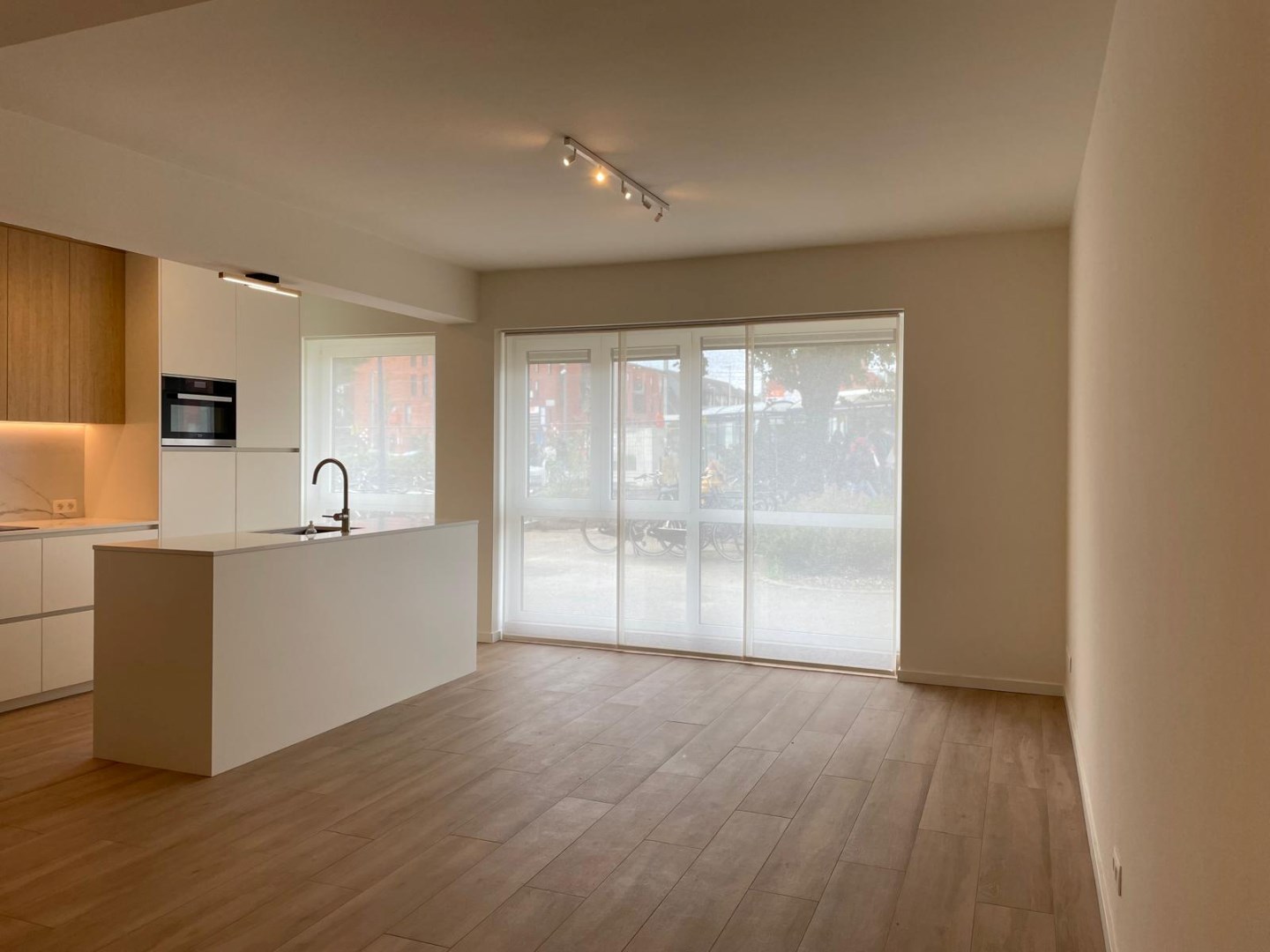 Prachtig gelijkvloers appartement met 3 slaapkamers en terras, midden in het centrum! 