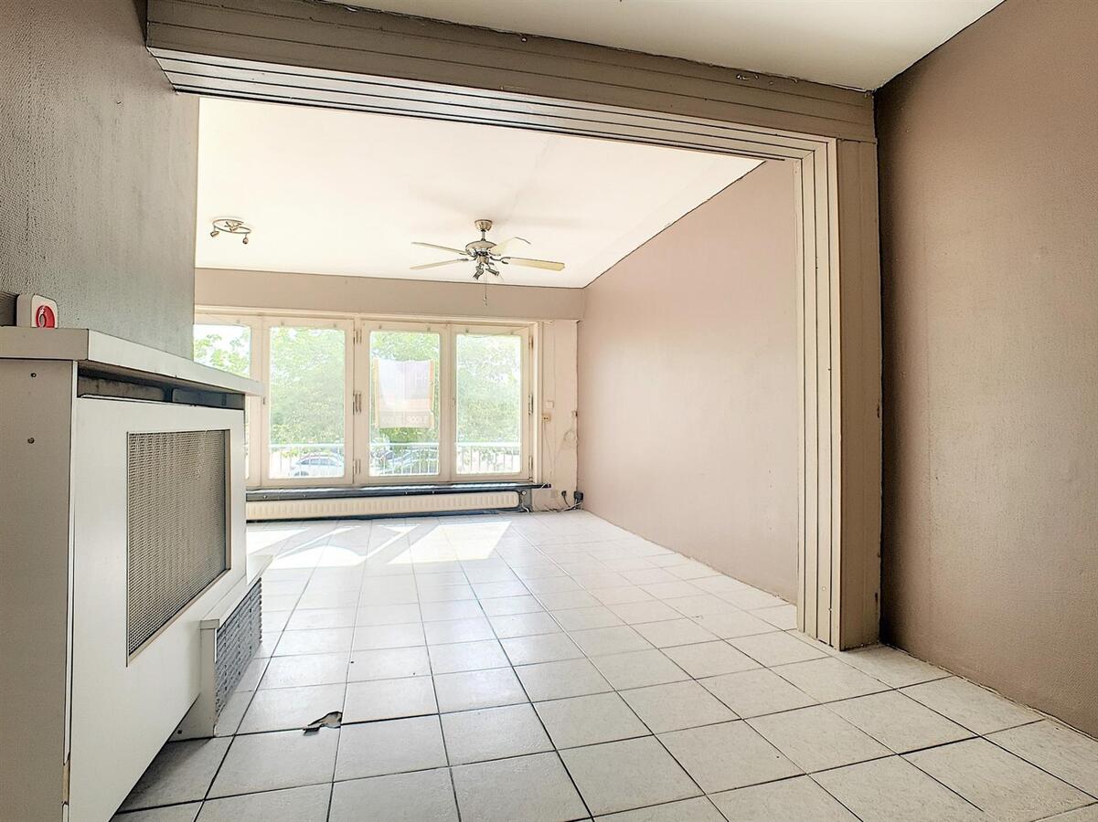 Goed gelegen, volledig te renoveren woning aan het marktplein van Heist - Heist 