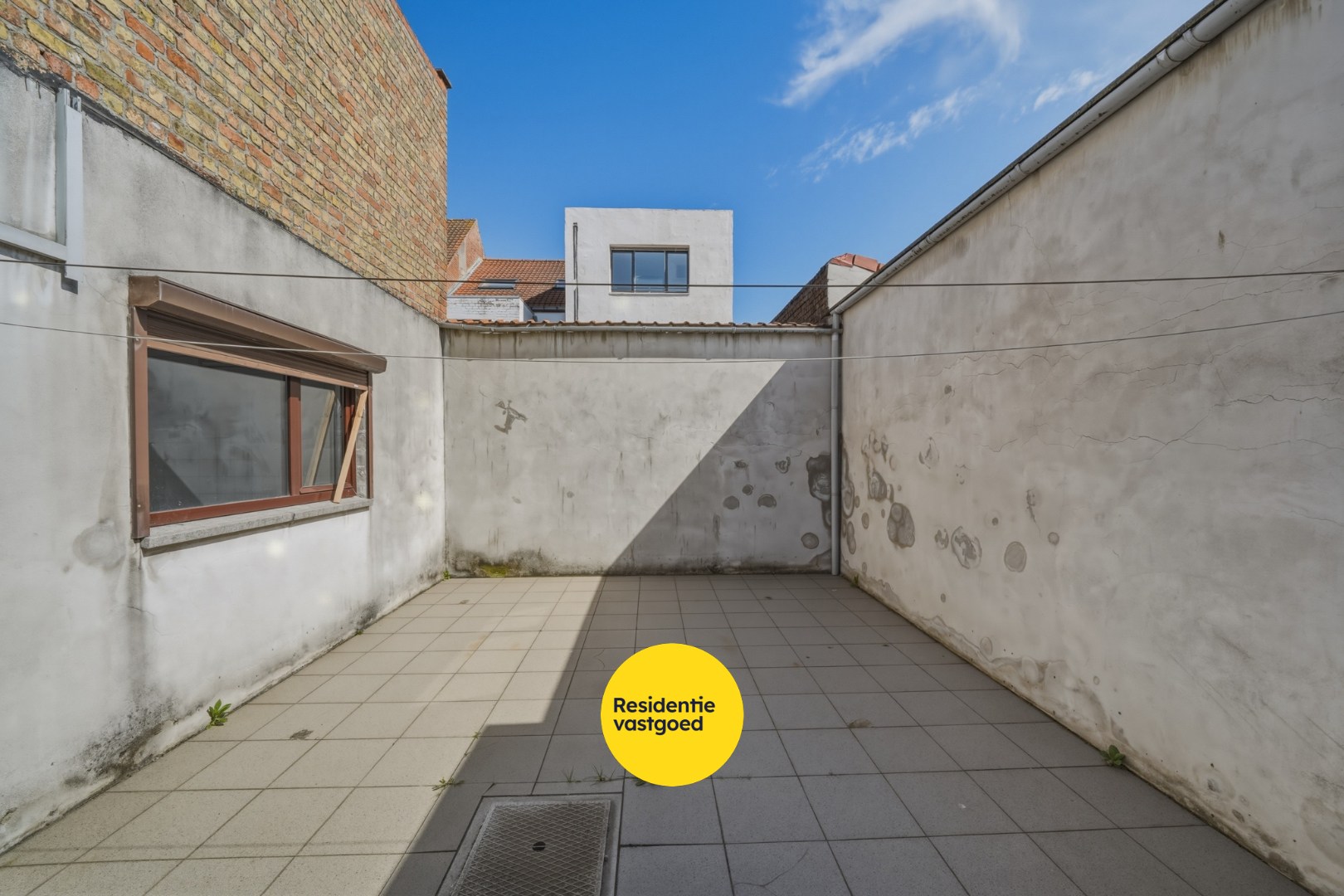 Ruime handelswoning met potentieel te Bredene 
