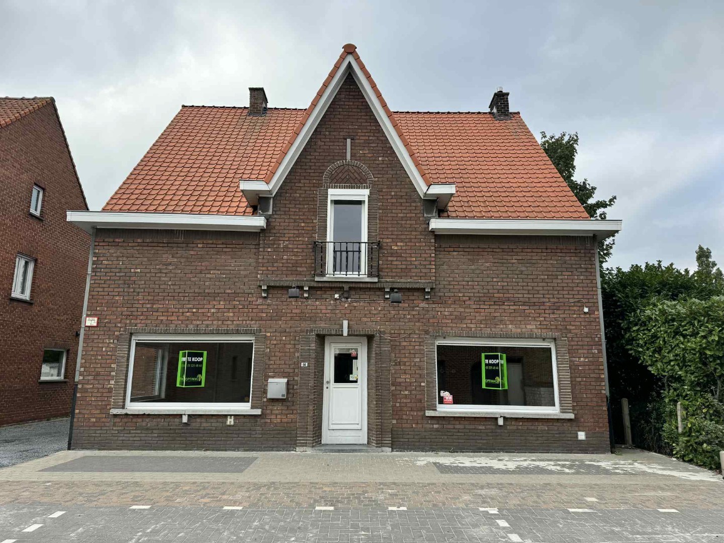 Woning met tal van mogelijkheden in centrum Zulte. 