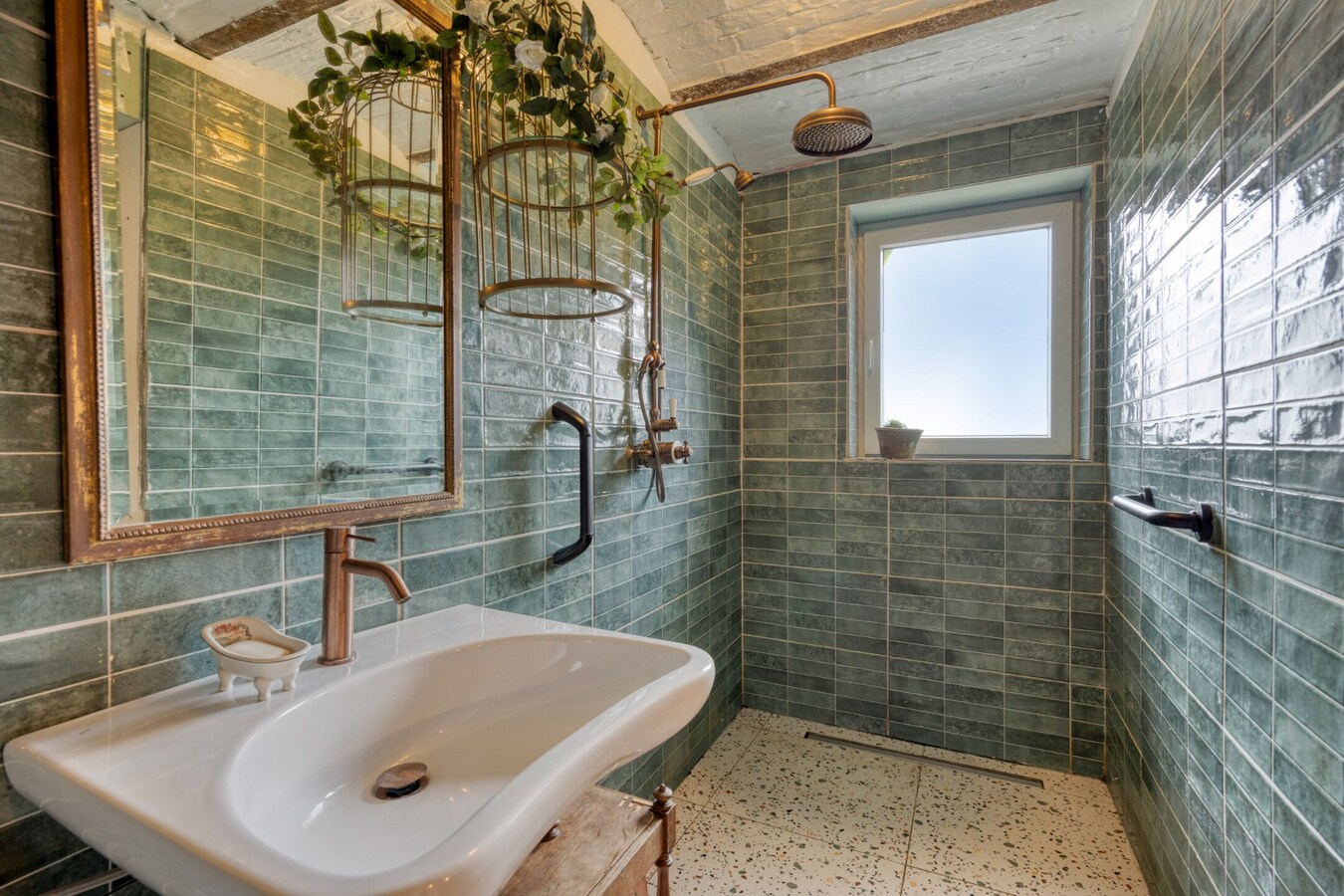 HOEVE in Hoegaarden met 5 slaapkamers (Kangoeroewoning) 