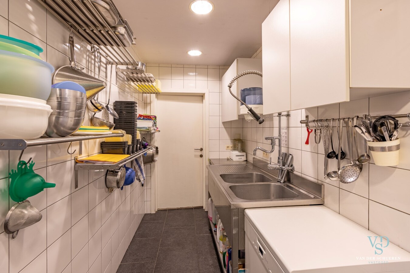 Handelspand mét woongelegenheid op commerciële locatie 