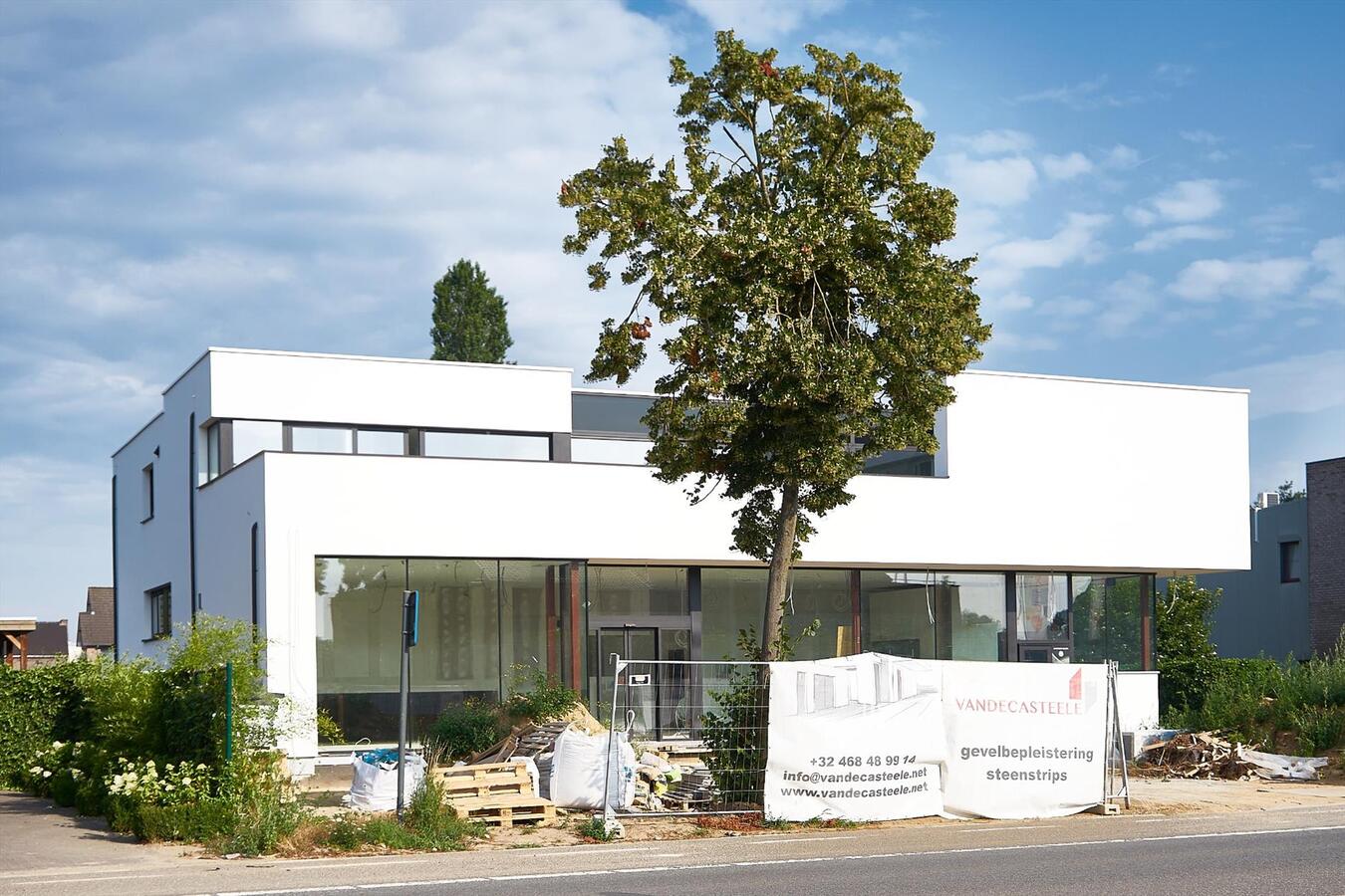 TE HUUR: Nieuwbouwproject: 5 app. boven apotheek “Bellen” 