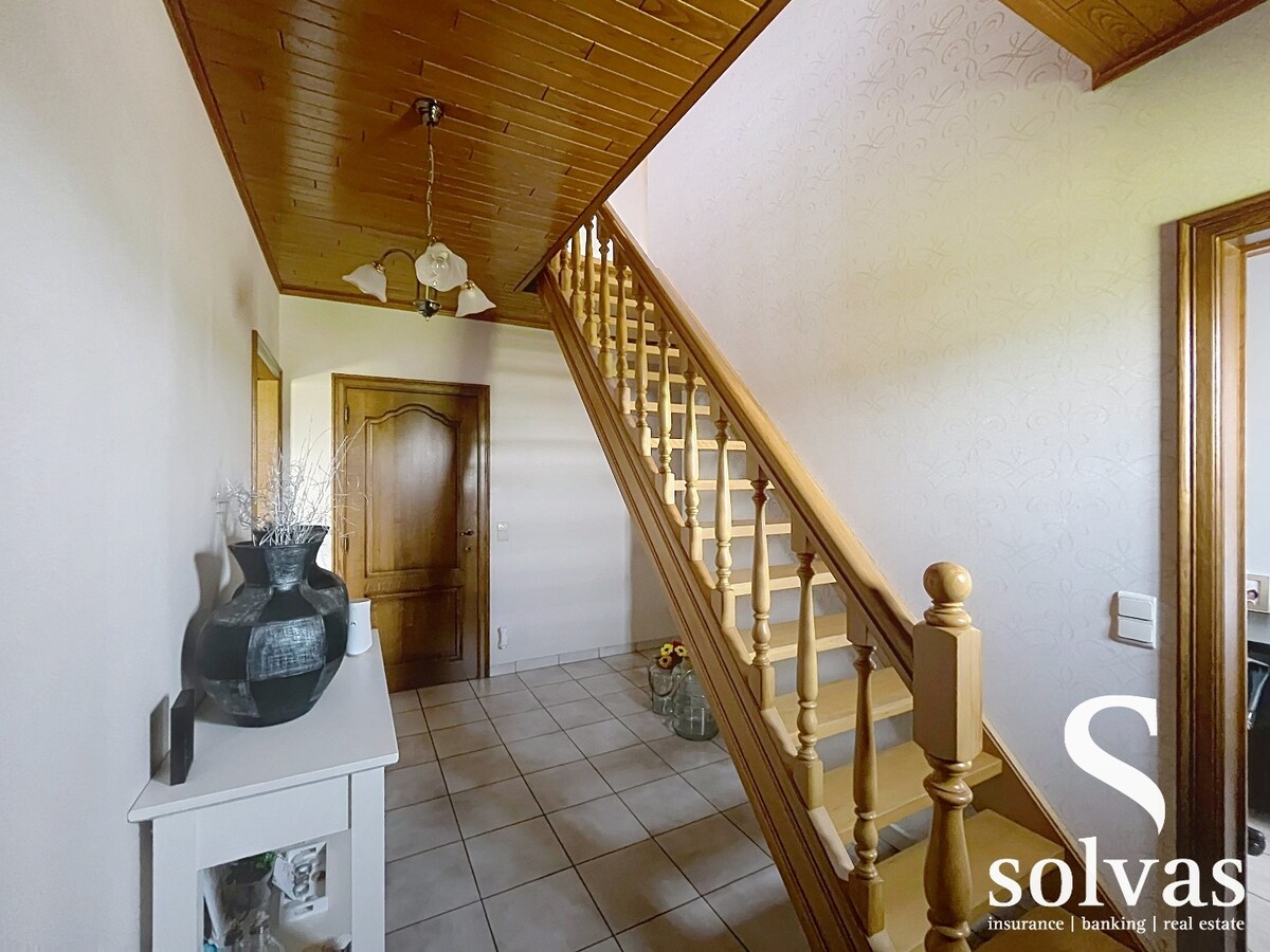 Ruime woning met 4 slaapkamers, tuin en garage in Aalter - Energielabel C - perceeloppervlakte 1050m² - bewoonbare oppervlakte 250m² - EPC-waarde 237 