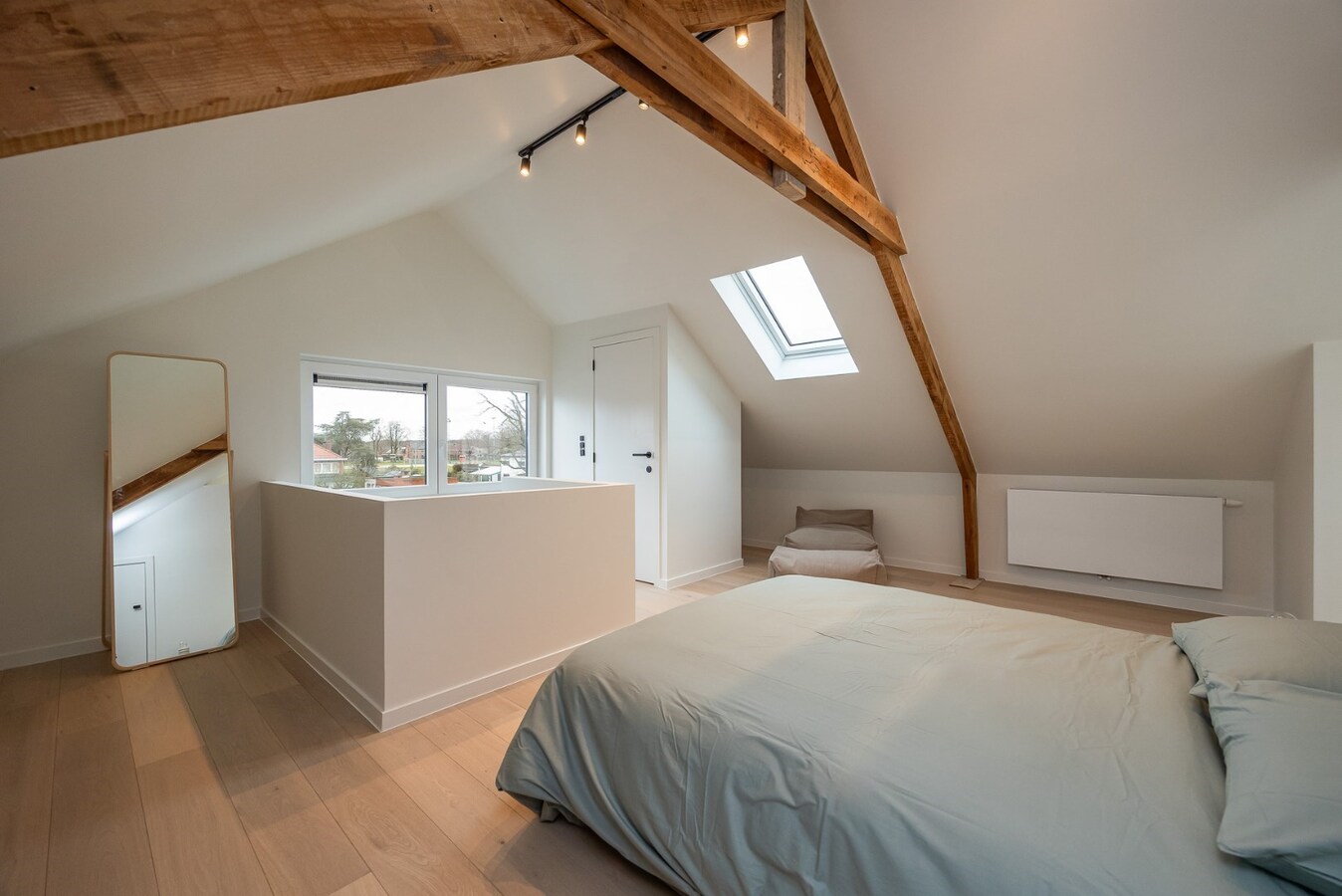 Volledig gerenoveerde HOB op een toplocatie te Kapellen! 