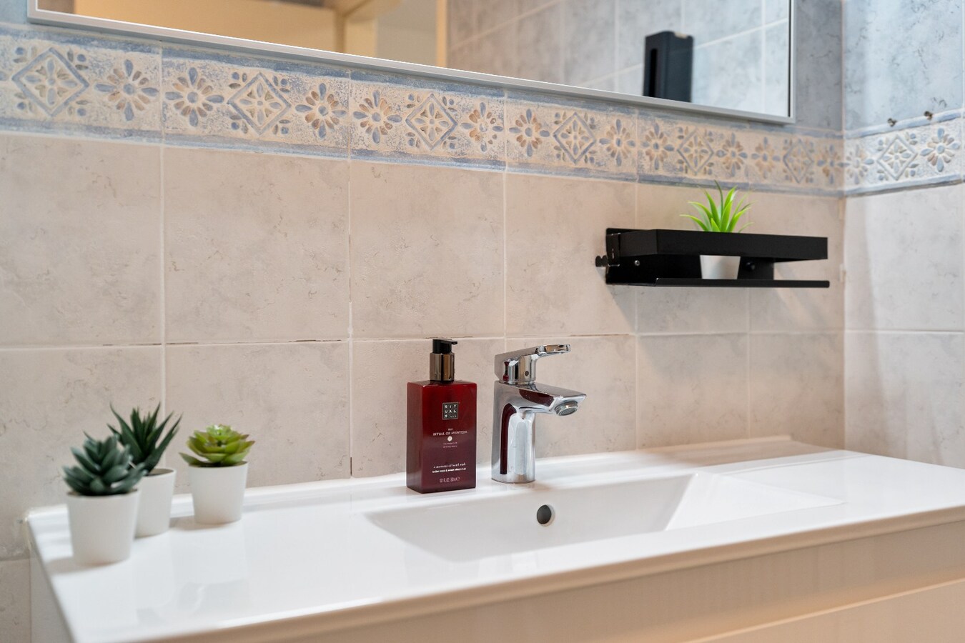 Ruim energiezuinig duplexappartement (146 m²) -  kwaliteitslabel B -  3 slaapkamers, terras en private buitenparking. 