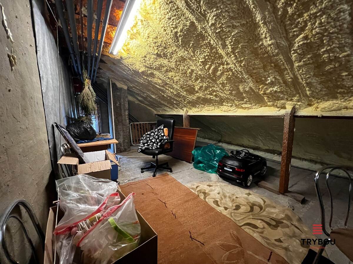 Ruime woning met garage, tuin en drie slaapkamers 