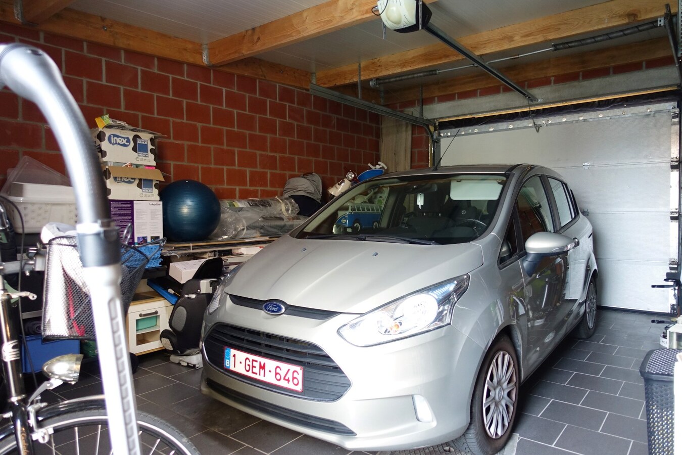 Instapklare gerenoveerde woning met tuin! 