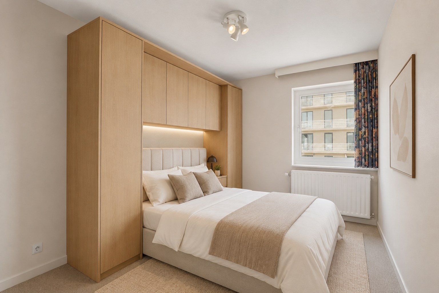 Op te frissen 2-slaapkamerappartement (73m²) te Koksijde Sint-Idesbald. 