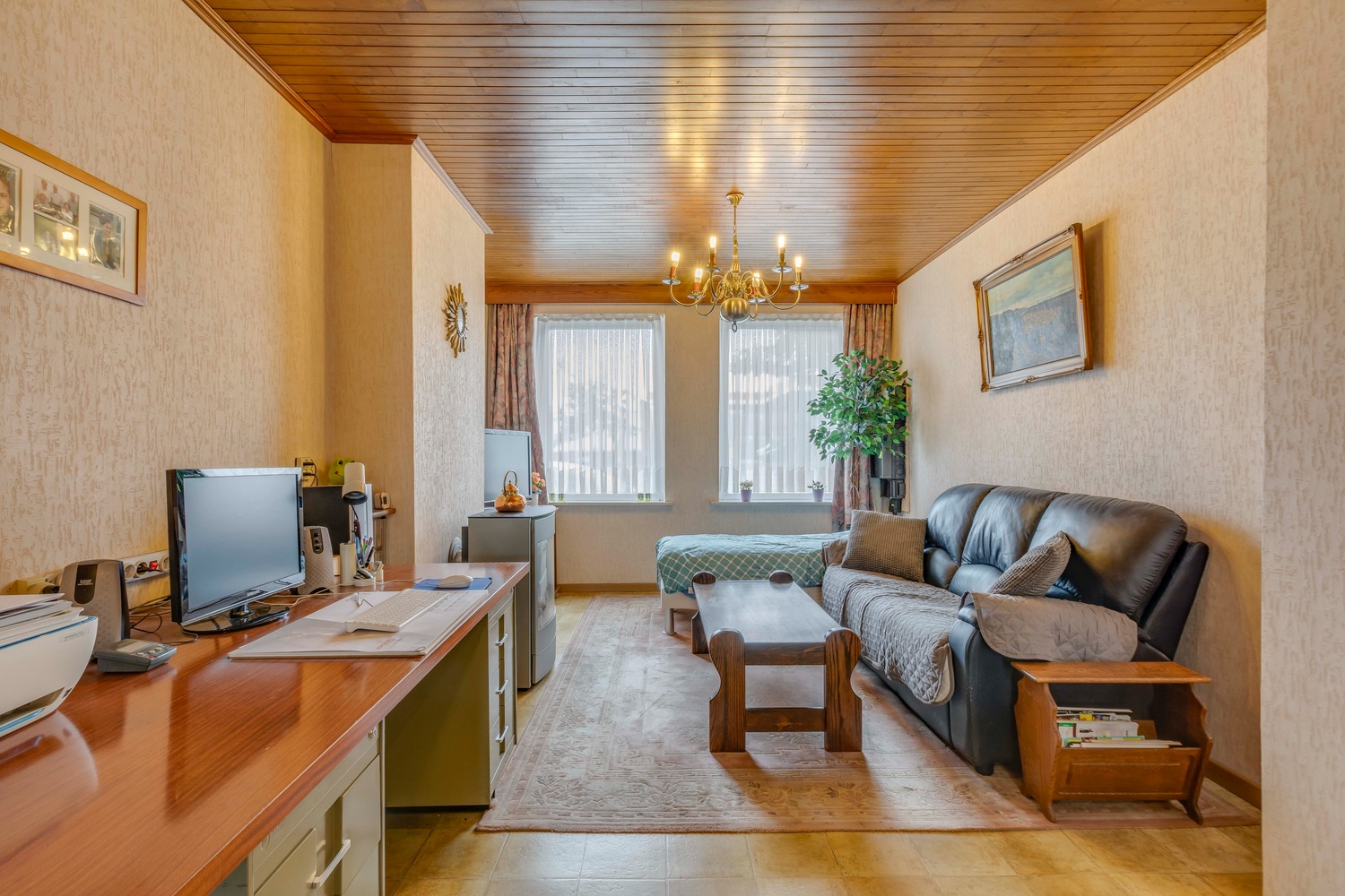 Op te knappen woning met prachtige tuin! 