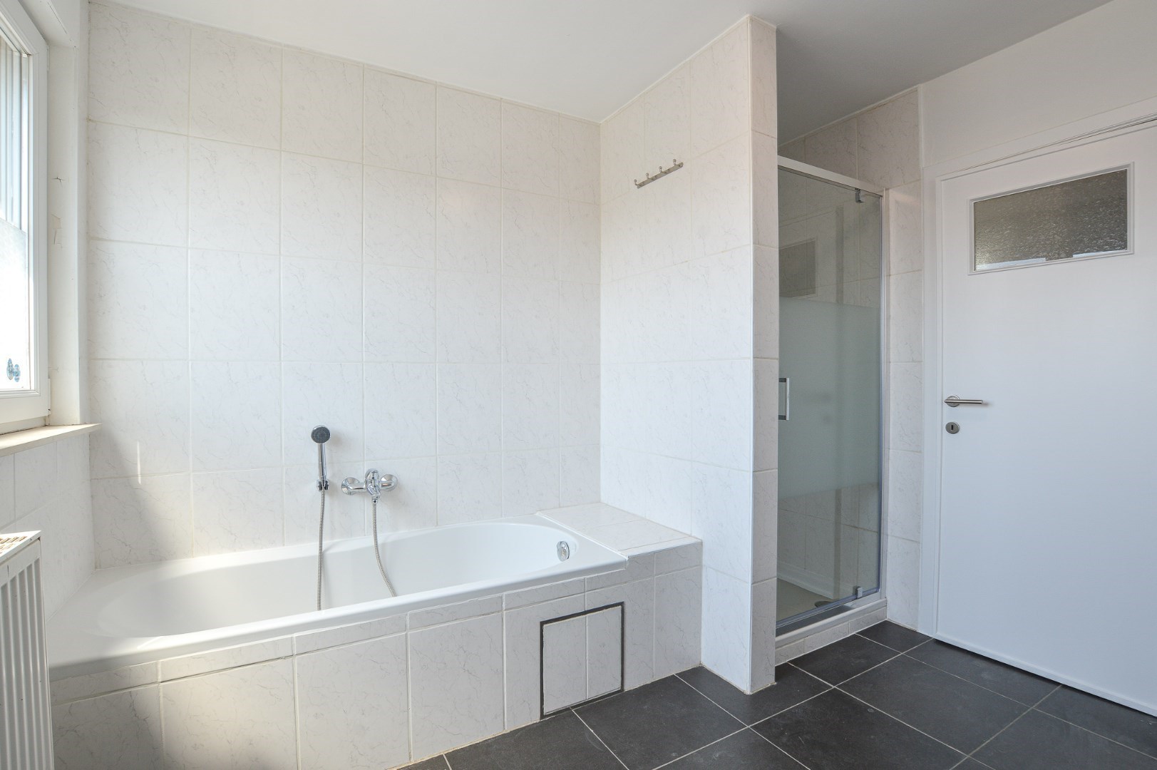 Zeer ruim duplexappartement met 2 slaapkamers te huur te Oostende 