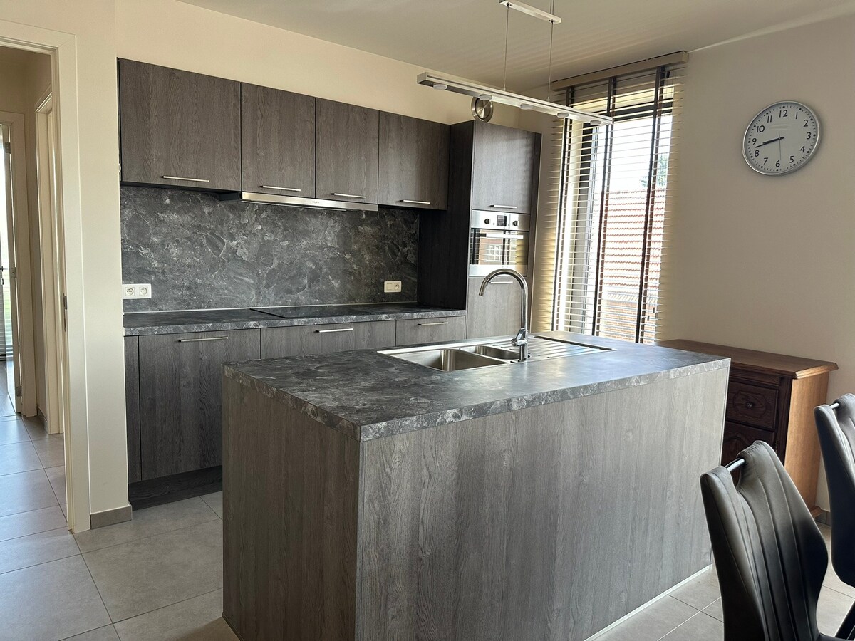 Recent appartement met 2 slaapkamers en terras 