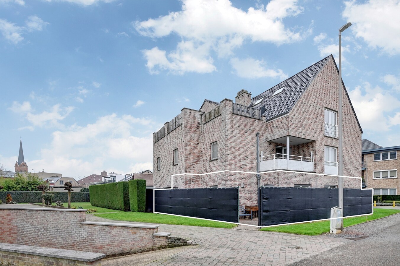 Ruim, centraal gelegen appartement met twee slaapkamers en staanplaats 