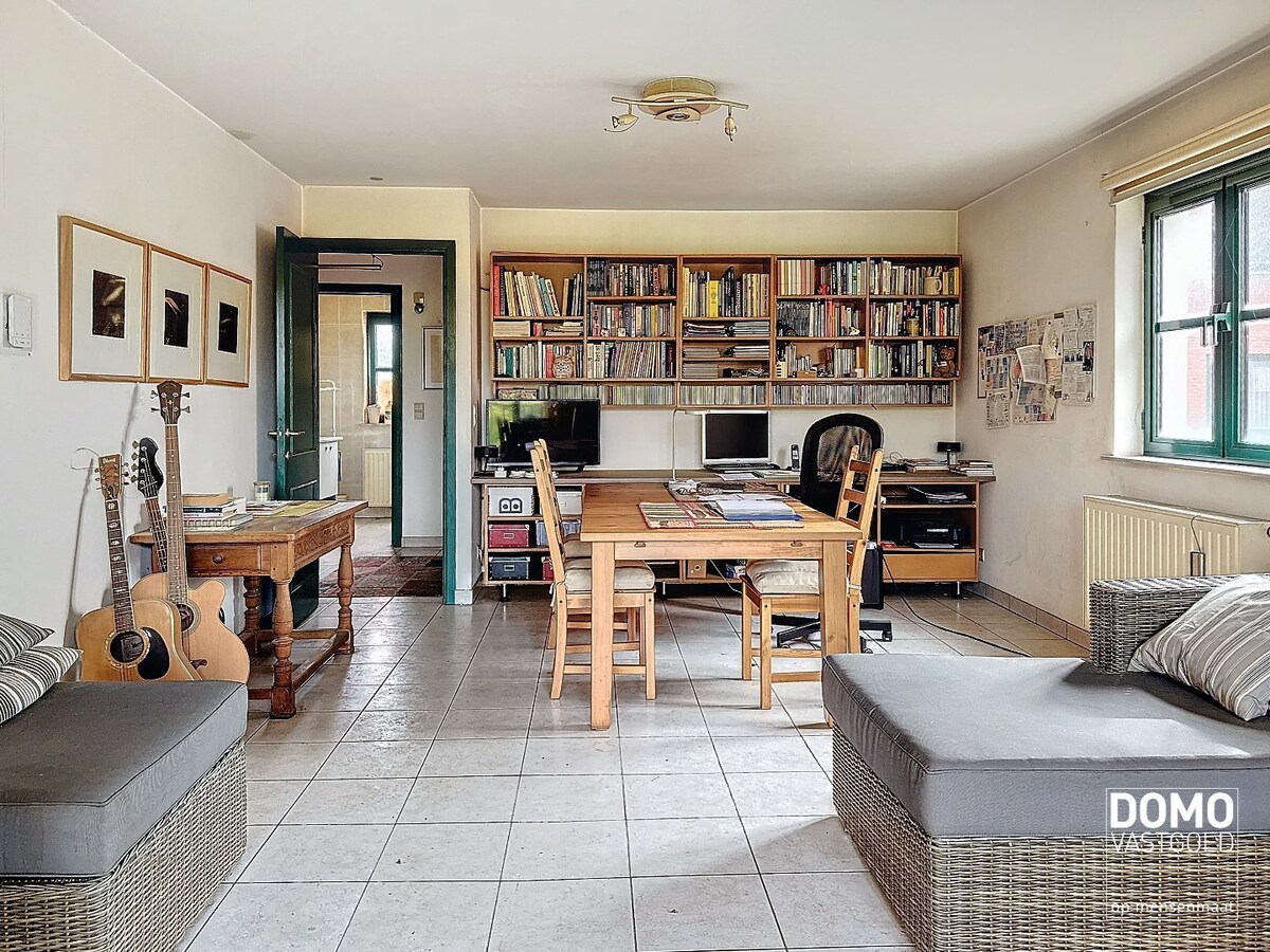 Op te frissen appartement met 2 slaapkamers te Hasselt. 