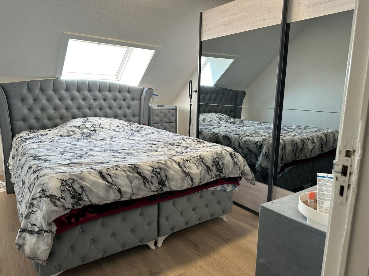 VERNIEUWD   appartement met 3 slaapkamers 