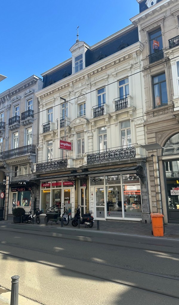 Handelsruimte te huur in herenwoning aan 't Zuid in Gent