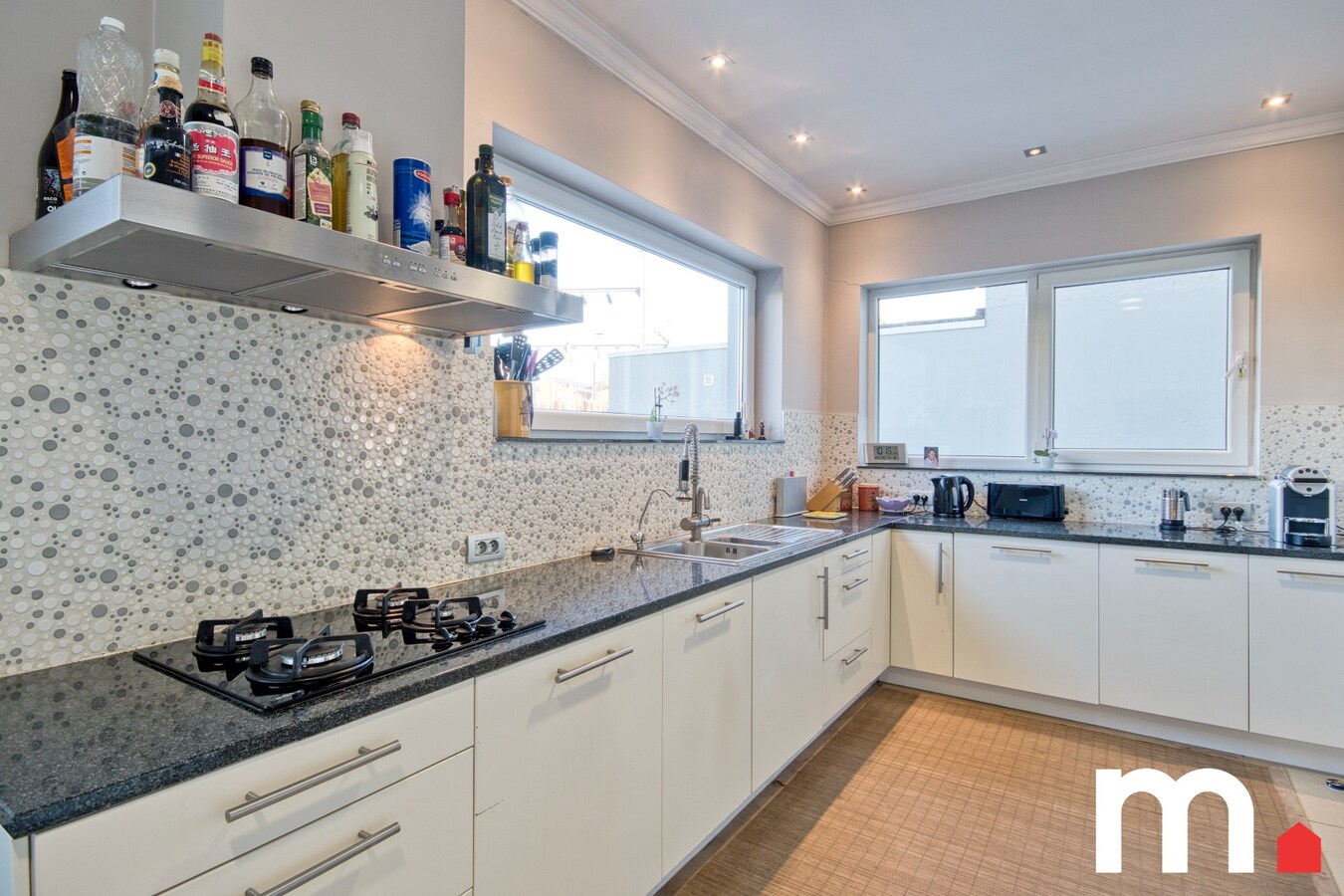 Centraal gelegen, instapklare woning met praktijkruimte én EPC B  te Kortrijk ! 