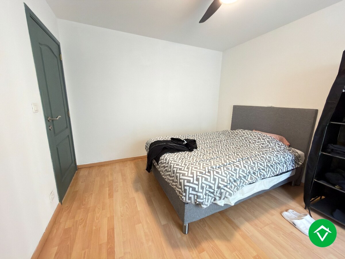 Gelijkvloers appartement met 1 slaapkamer en autostandplaats te Gistel 