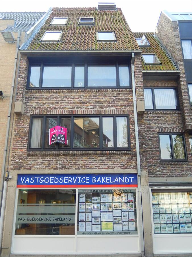 Drieslaapkamer appartement met zicht op de markt van Gistel 