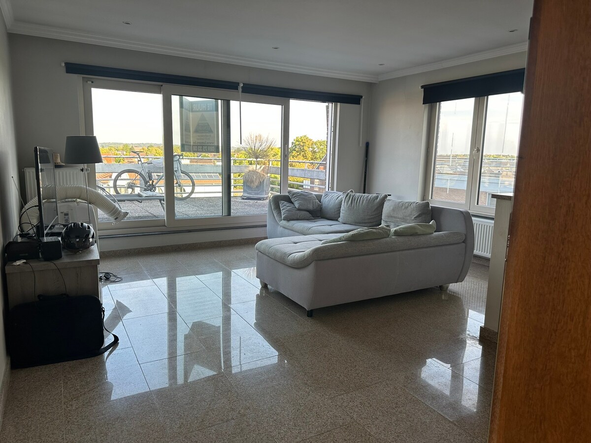 Lichtrijk appartement met 70m² terras 