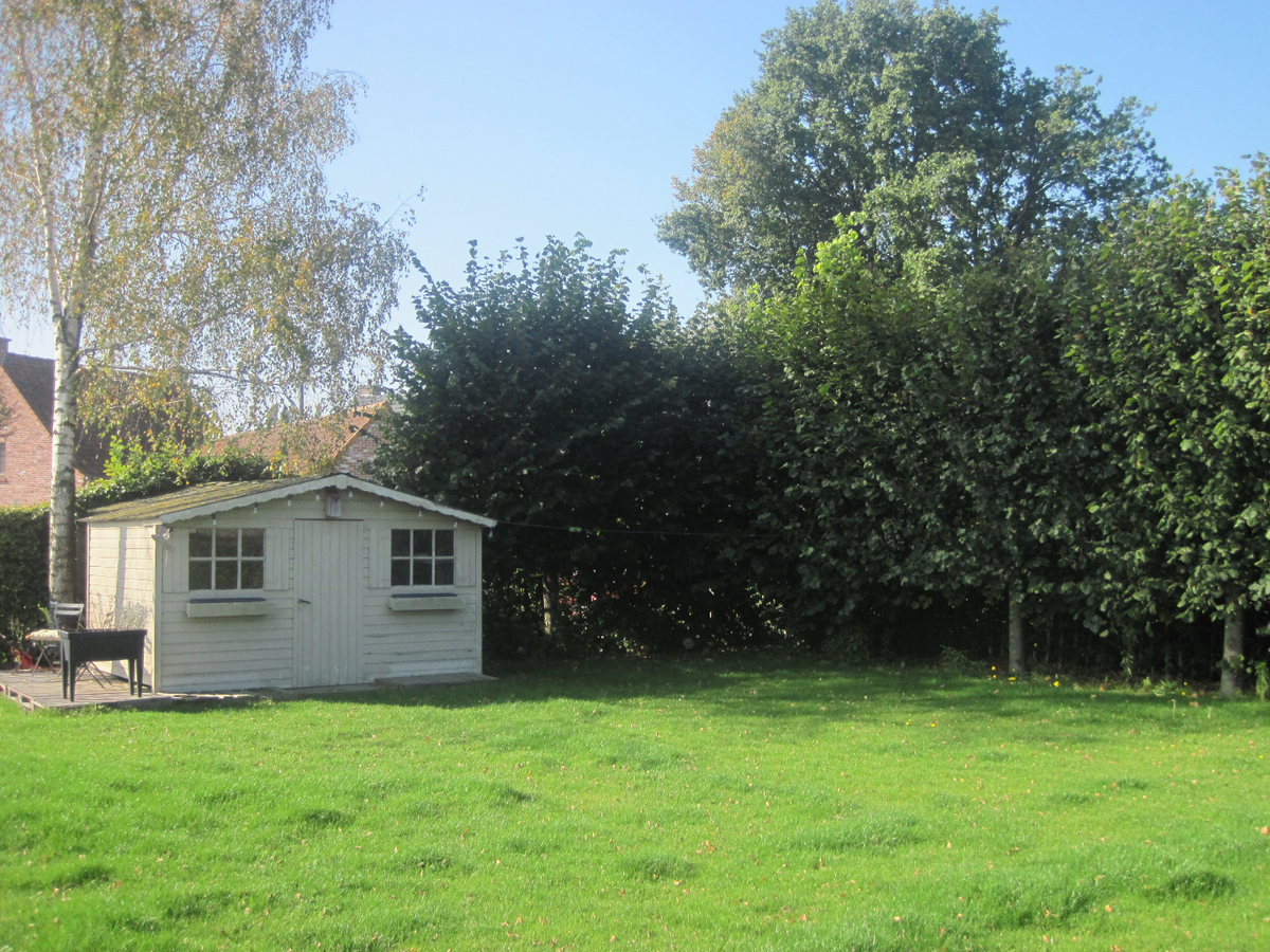 Eigentijdse villa met aangename tuin - rustig gelegen, én toch nabij N60 en E17. 