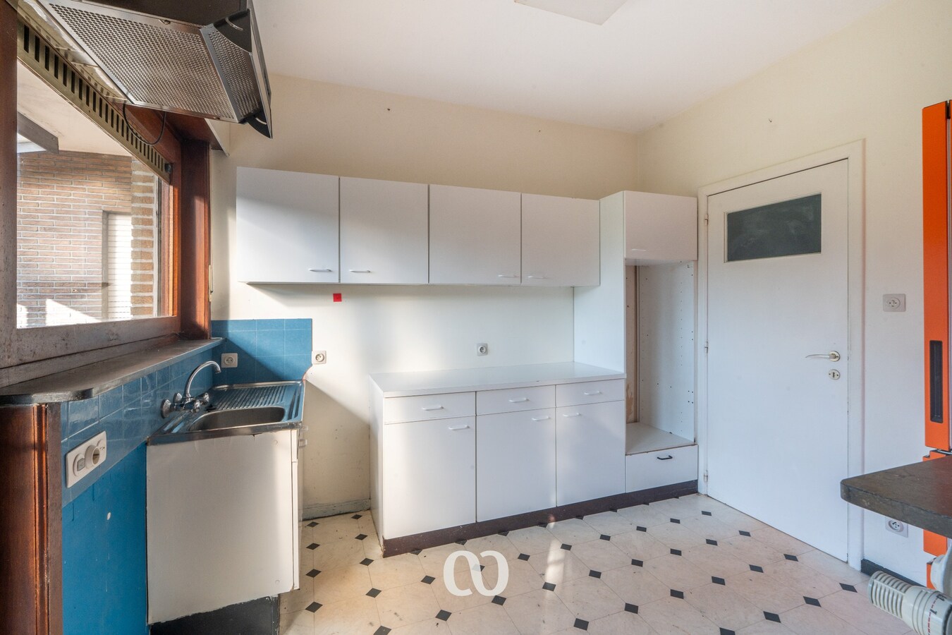 Te renoveren gezinswoning met grote tuin en agrarisch uitzicht 