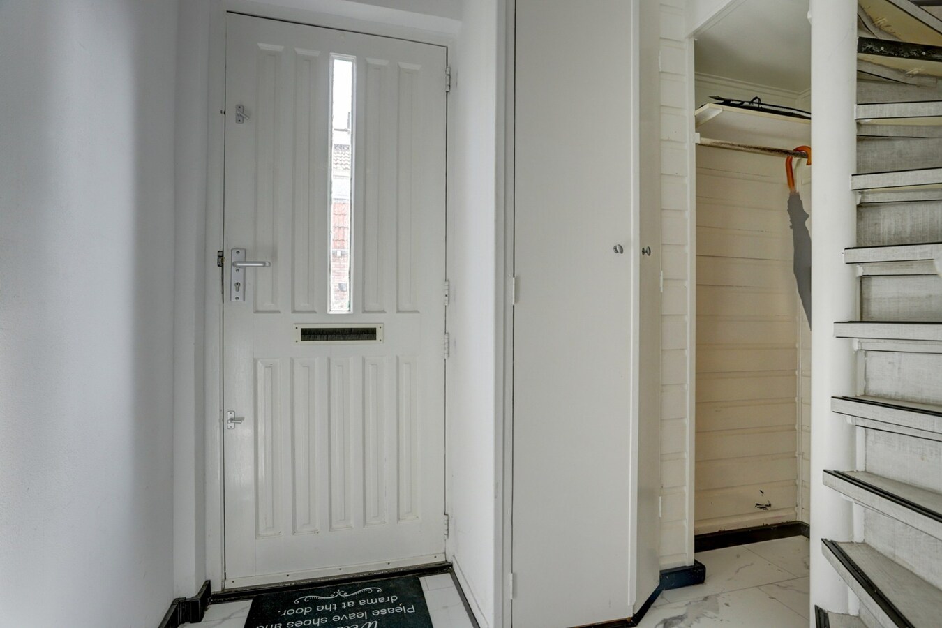 DIT BETREFT EEN WONING MET BIEDEN VANAF PRIJS  € 350.000 K.K. 