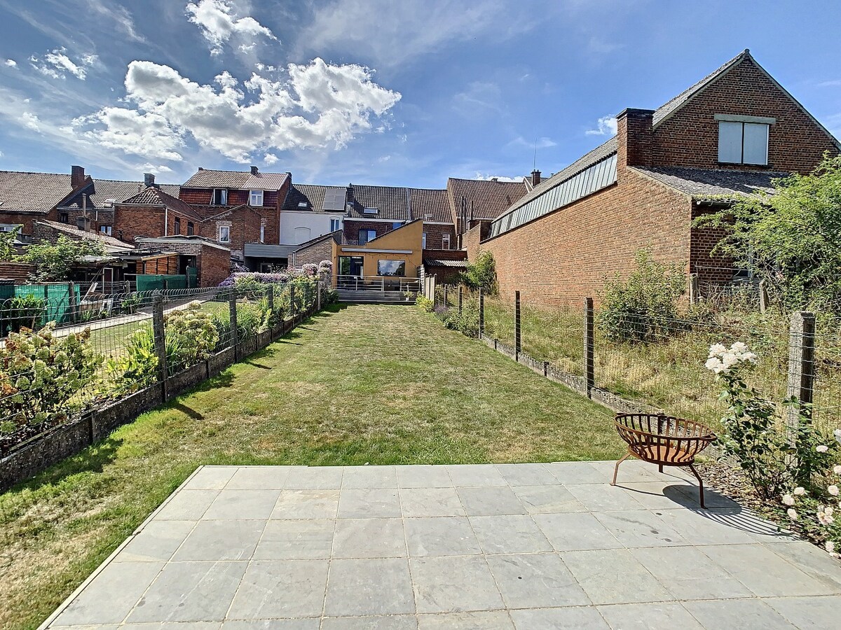 Instapklare burgerwoning met prachtige tuin - 4 slpks 